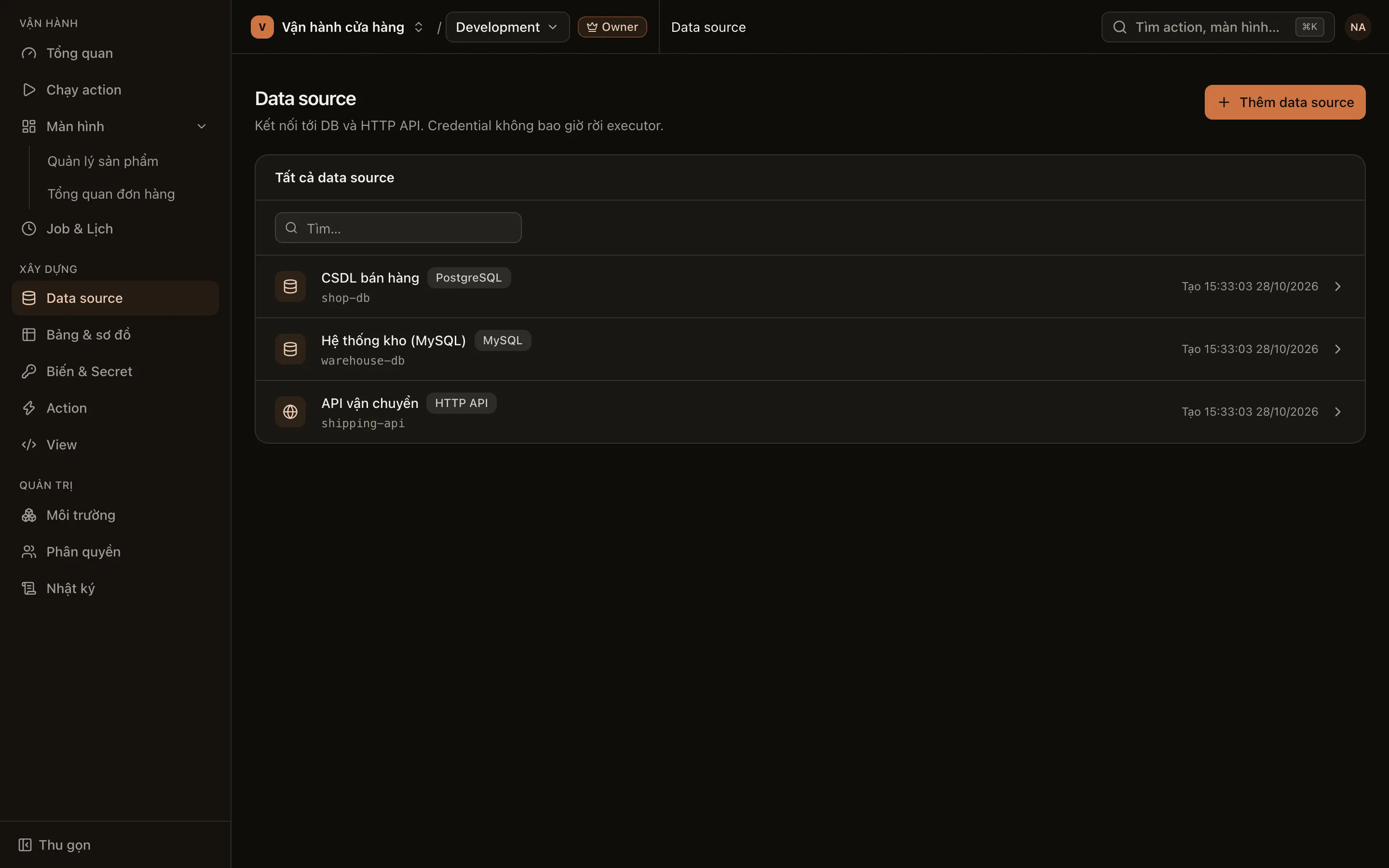Danh sách data source của project, mỗi dòng ghi tên, slug và loại PostgreSQL, MySQL hoặc HTTP API