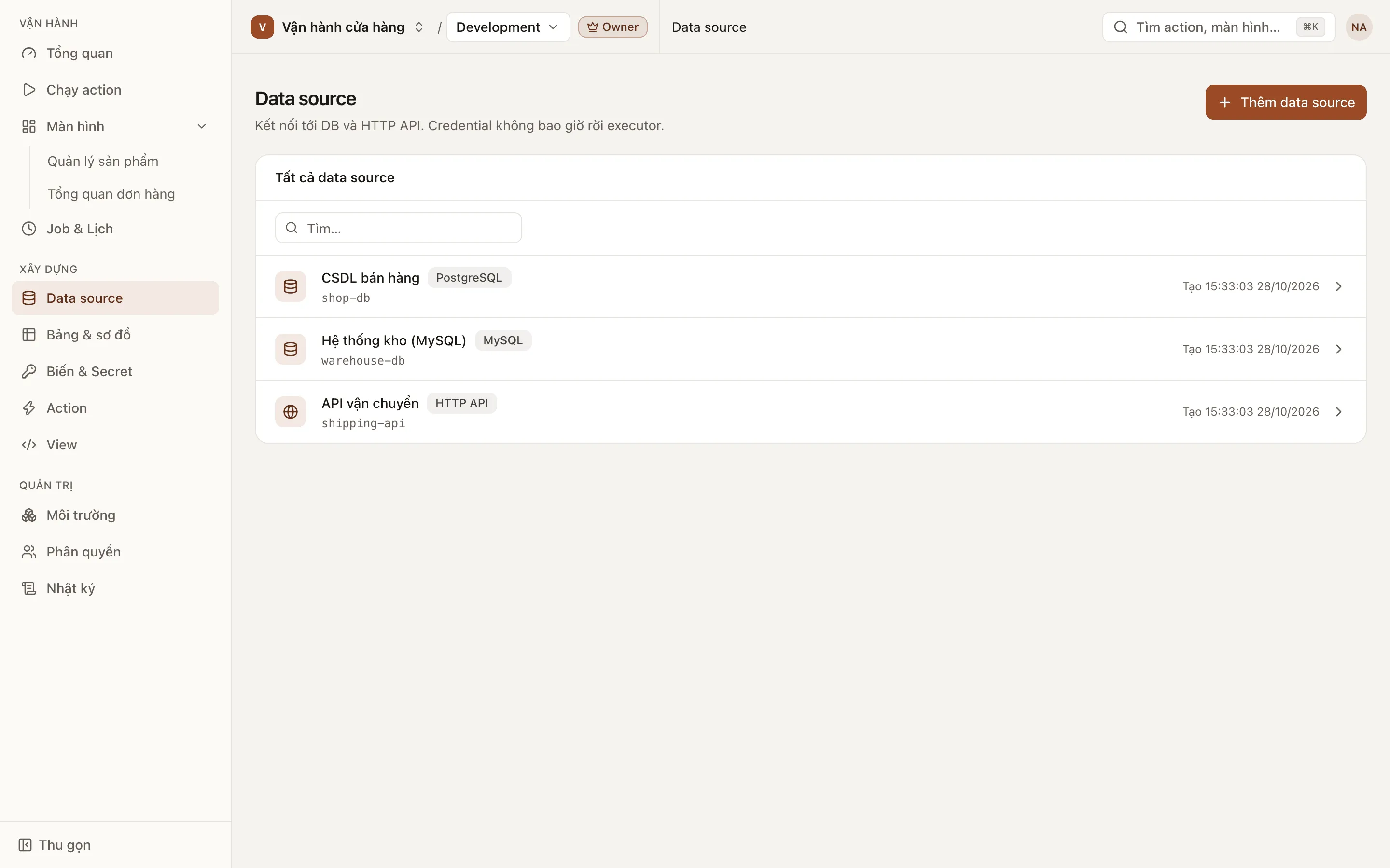 Danh sách data source của project, mỗi dòng ghi tên, slug và loại PostgreSQL, MySQL hoặc HTTP API